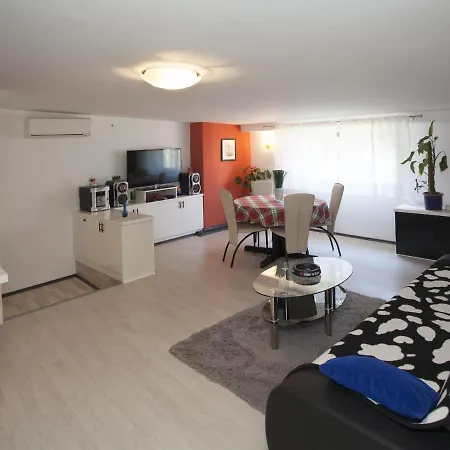 Contemporary In Near Sea شقة سبليت
